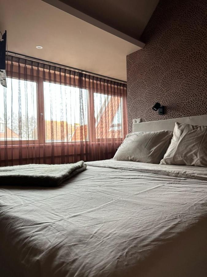Bed Bij Bistro Apartment Medemblik Bagian luar foto