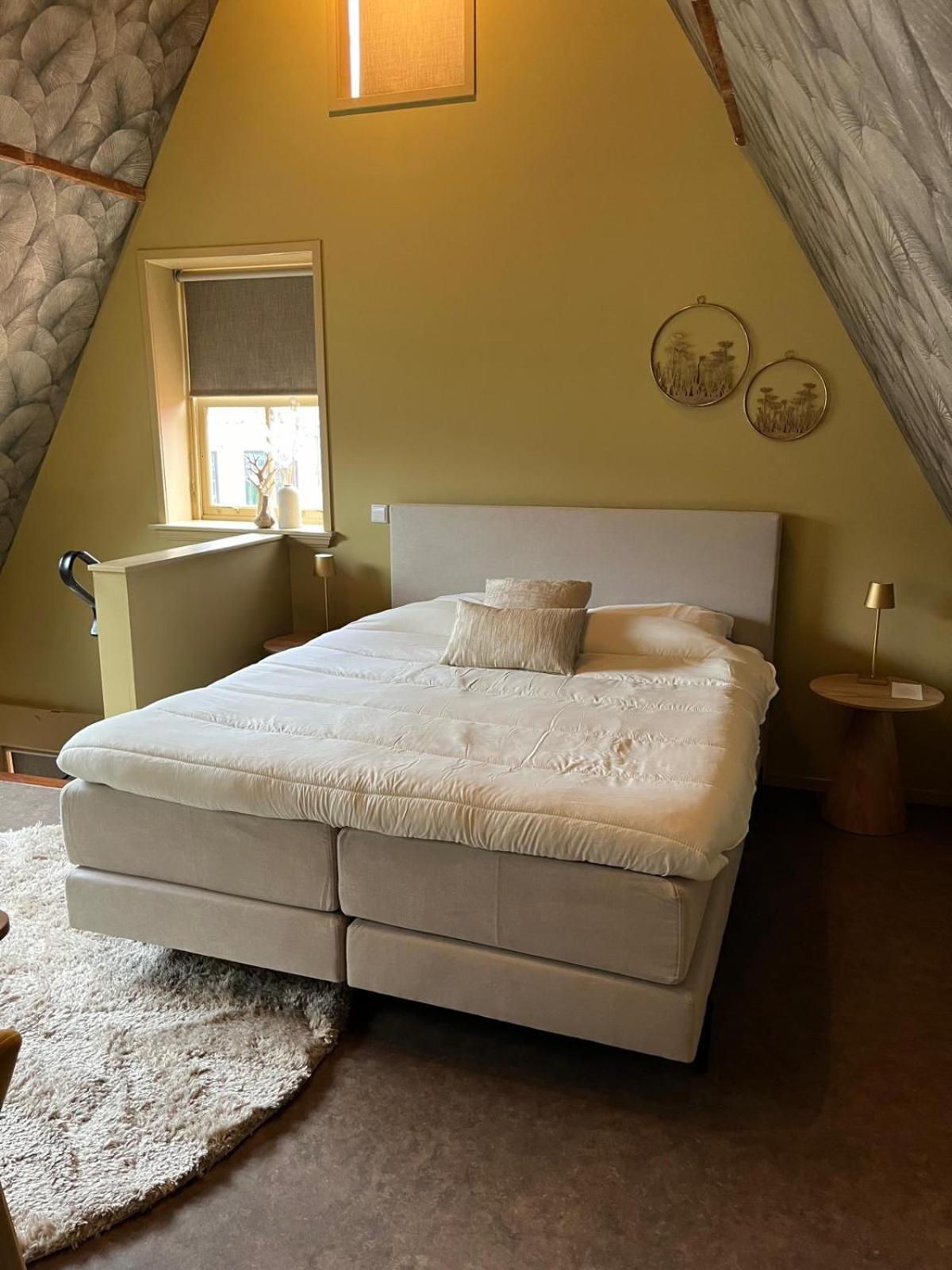 Bed Bij Bistro Apartment Medemblik Bagian luar foto